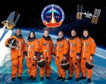 Posádka raketoplánu Discovery (STS-133). Credit: NASA