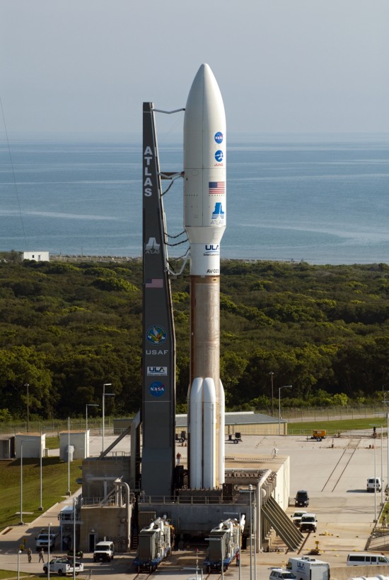 Nosná raketa Atlas 5 se sondou Juno. Credit: NASA