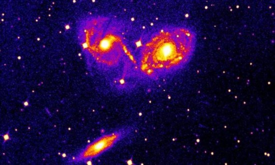 Galaxie NGC 6769, 6770 a 6771 na snímku z roku 1954 z  Radcliffe Observatory.