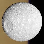 Mimas před Saturnem