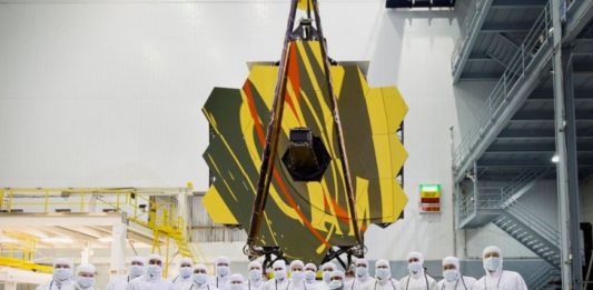 Stavba dalekohledu JWST je už v plném proudu. Credit: NASA