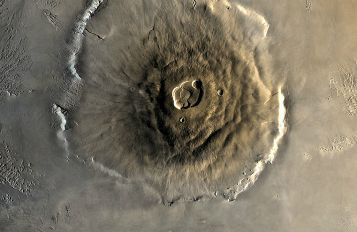 Olympus Mons je největší horou ve Sluneční soustavě. Credit: NASA